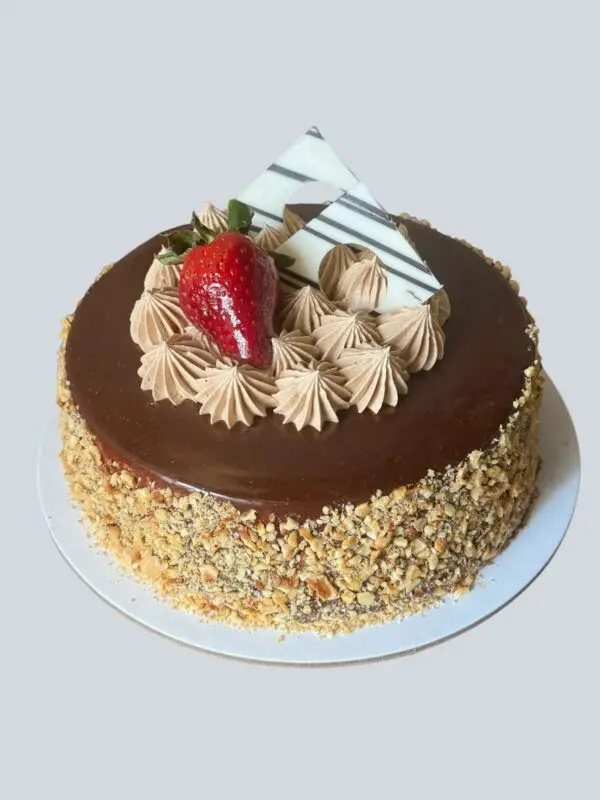 Chocolate Hazelnut Crunch Cake 🍫🌰🍓