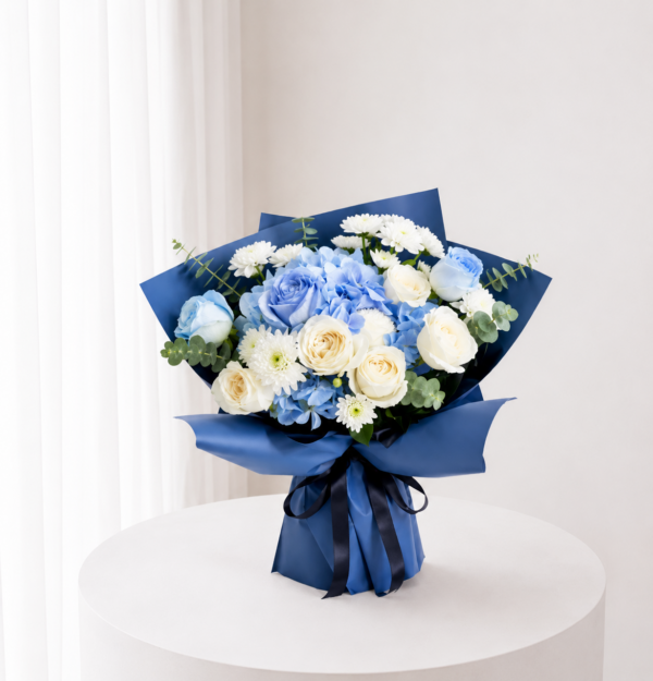 Sapphire Rose Elegance blue and white rose bouquet Sapphire Rose Elegance blue and white rose bouquet