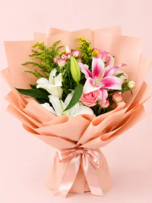 Pink White Lily Bouquet with Fresh Lilies in Pink White Lily Bouquet with Fresh Lilies in