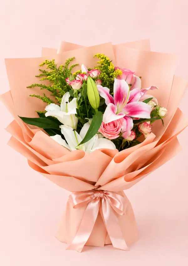 Pink White Lily Bouquet with Fresh Lilies in Pink White Lily Bouquet with Fresh Lilies in