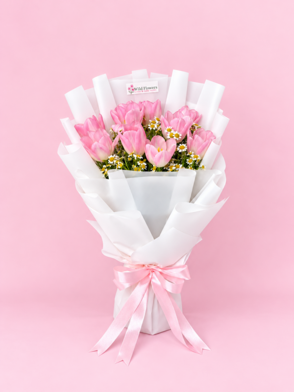 Pink Tulip Bouquet Dubai with pink tulips white daisy flowers and elegant white wrapping Pink Tulip Bouquet Dubai with pink tulips white daisy flowers and elegant white wrapping